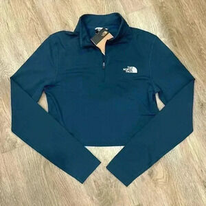 The North Face Women’s cropped 1/4 Zip Pullover, Medium